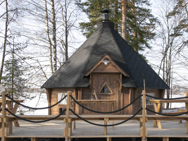 Rusutjärven leirikodin grillikota